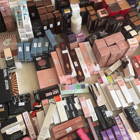 Assorted Makeup Collection - Picture 2 of 5